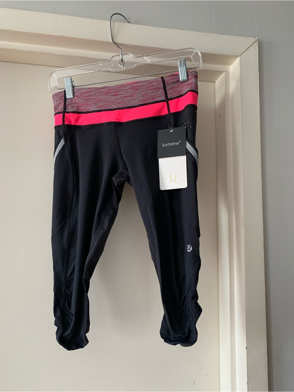 Women’s lululemon Run A Marathon Crop capris leggings. NWT. size 6